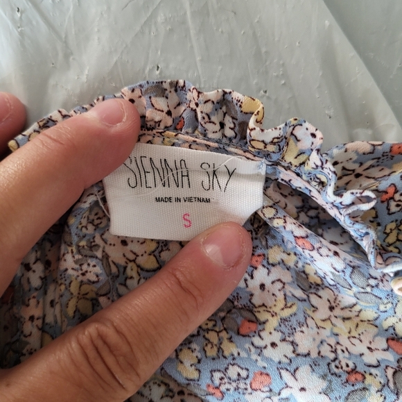 Sienna Sky Multicolor Floral Blouse, Size Small - Picture 4 of 4